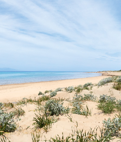 06-sandy-beach-grecotel-la-riviera