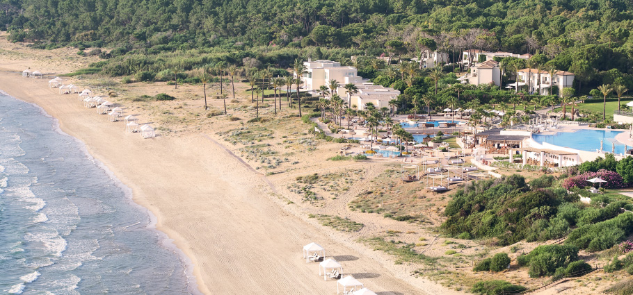 02-guestrooms-with-amazing-sea-view-in-la-riviera-luxury-beach-resort-peloponnese