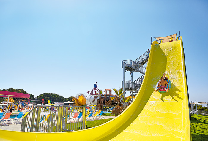 06-wave-slide-in-aqua-park-riviera-olympia-resort