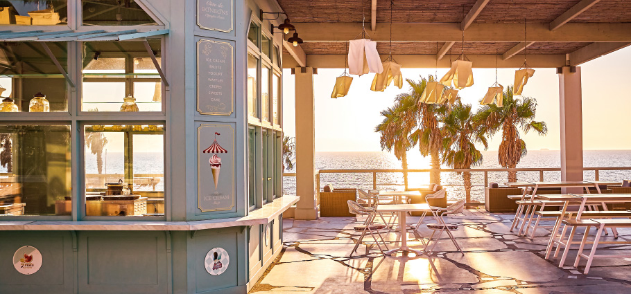 03-bon-bon-patisserie-kiosk-with-crepes-and-gelato