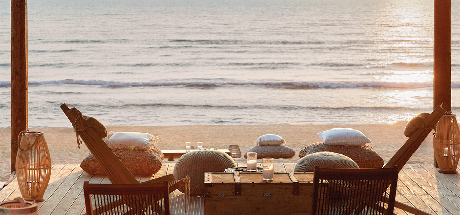 01-boho-style-beach-bar-of-olympia-oasis