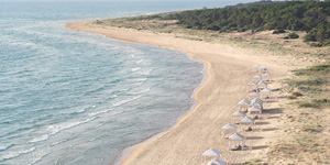 blue-flag-awarded-beach-in-riviera-olympia-resort-peloponnese-greece